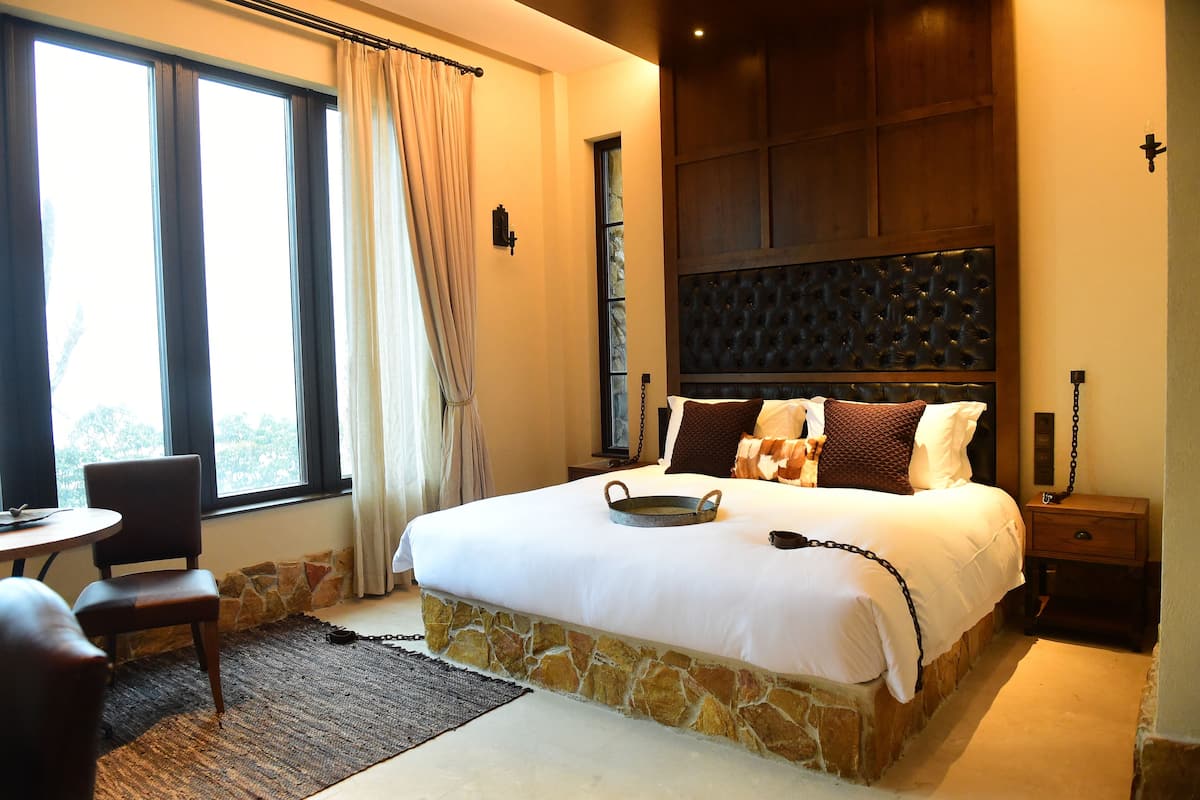 Castle Suite- Dungeon | Free WiFi