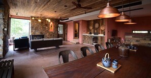 Bungalow- 4 Bedroom | Minibar, desk, laptop workspace, free WiFi