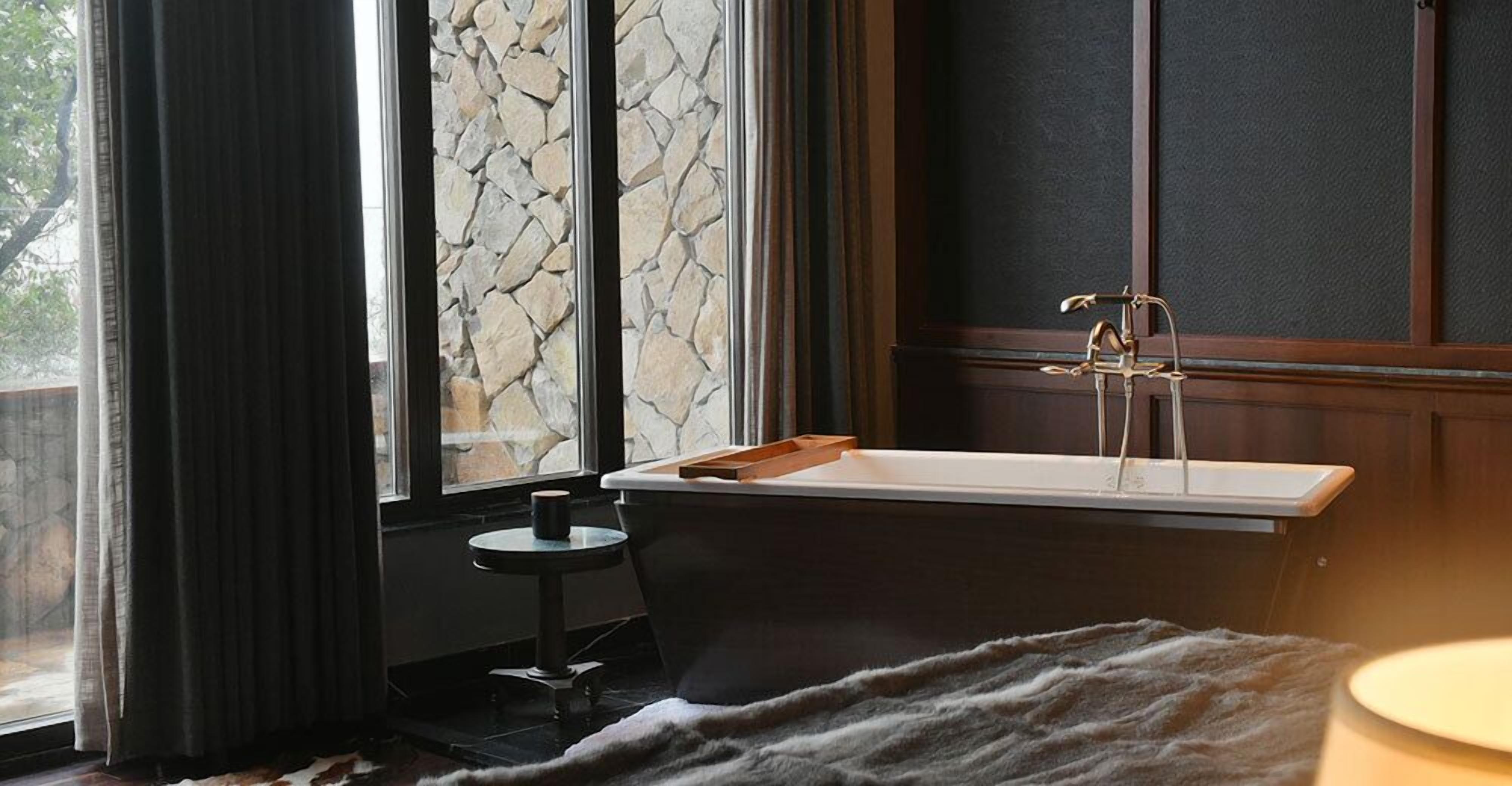 Castle Suite- Gangster | Bathroom