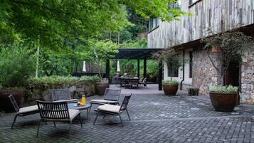 Bungalow- 3 Bedroom | Terrace/patio