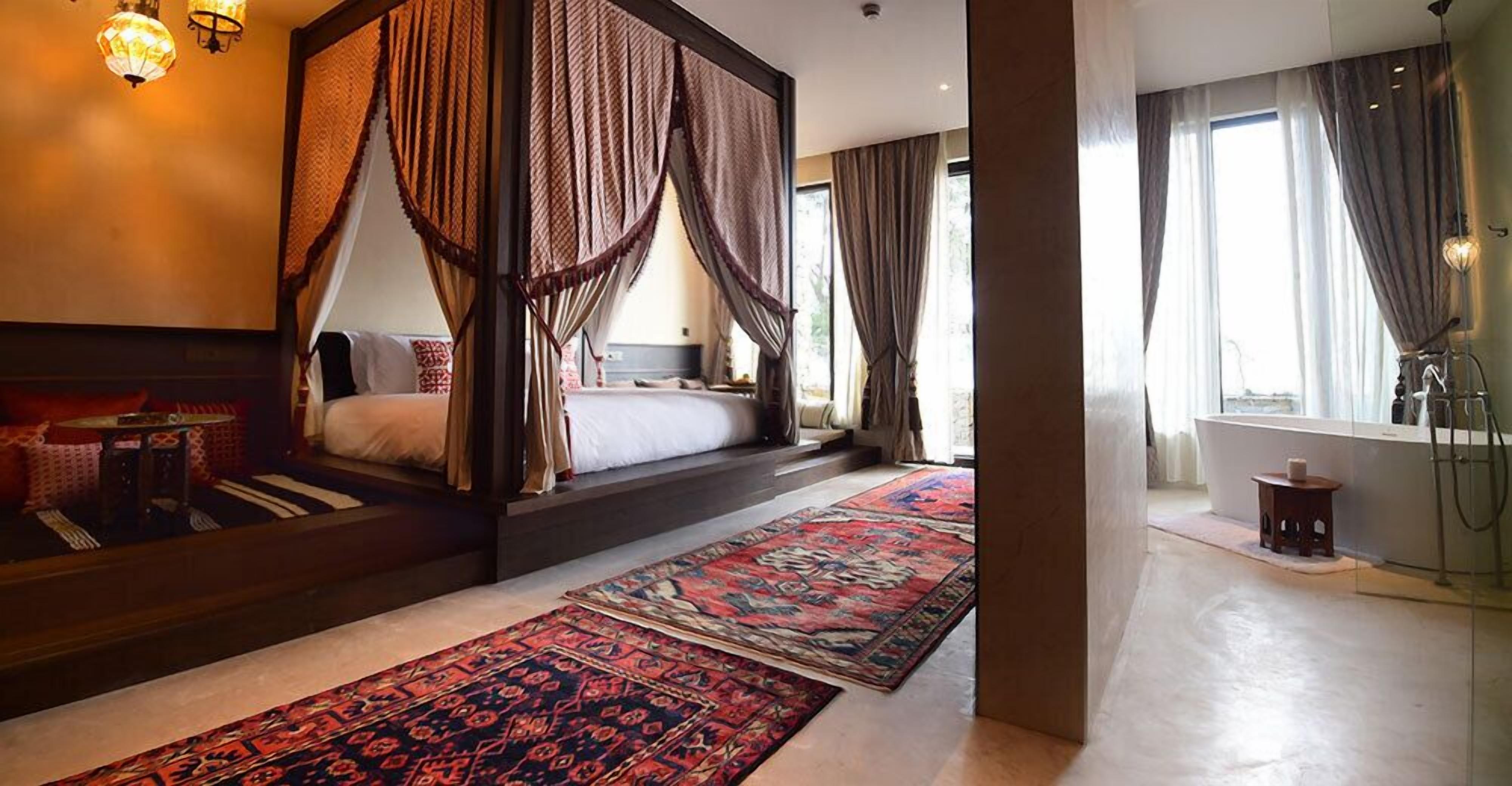 Castle Suite- Den | Free WiFi