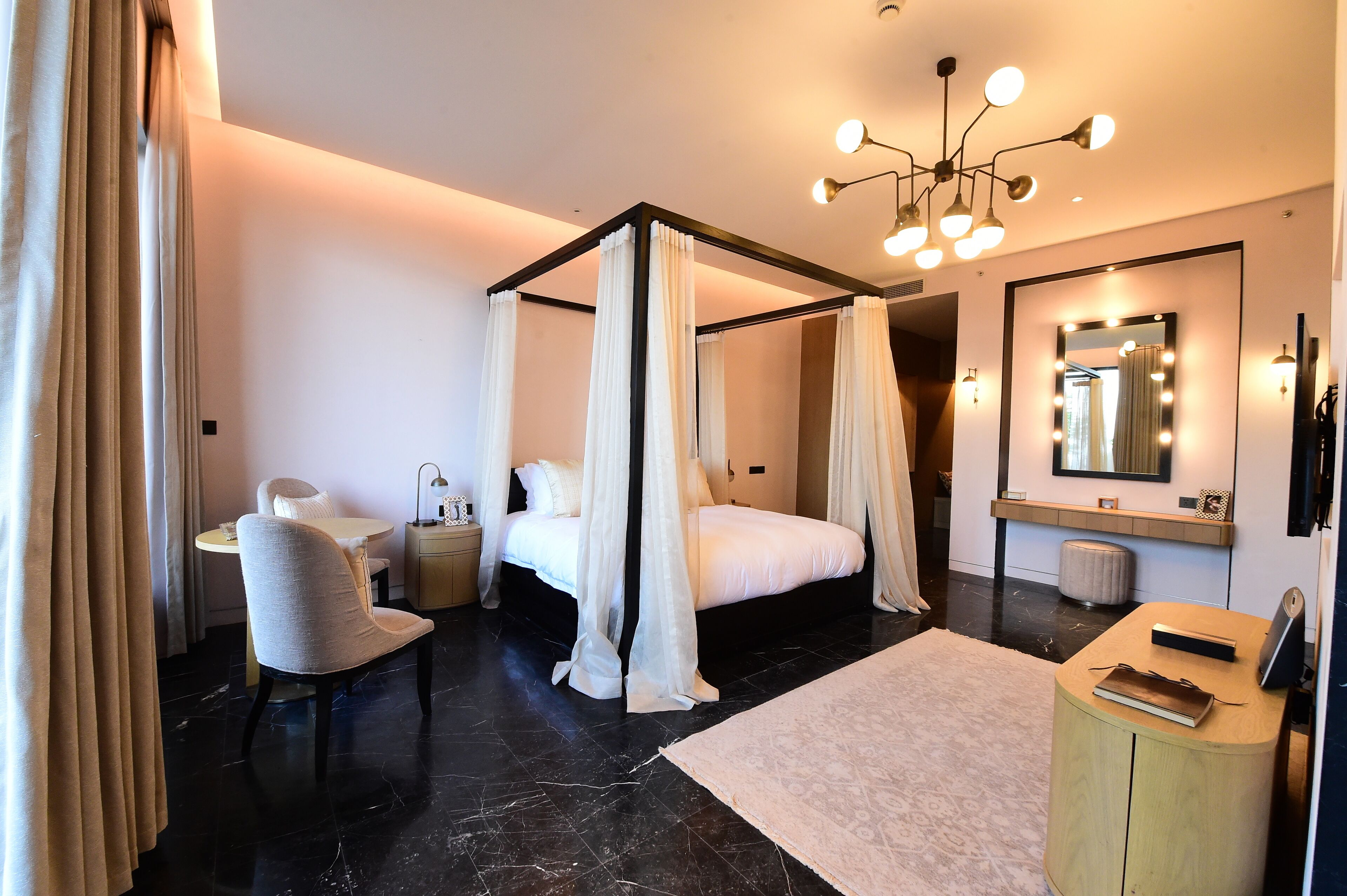 Castle Suite- Diva | Free WiFi