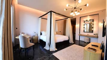 Castle Suite- Diva | Free WiFi