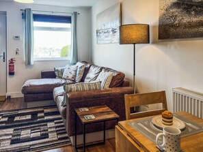 TV - 1 bedroom accommodation in St Austell (St Austell)