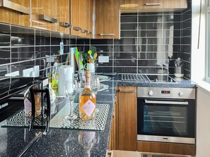 Private kitchen - 1 bedroom accommodation in St Austell (St Austell)