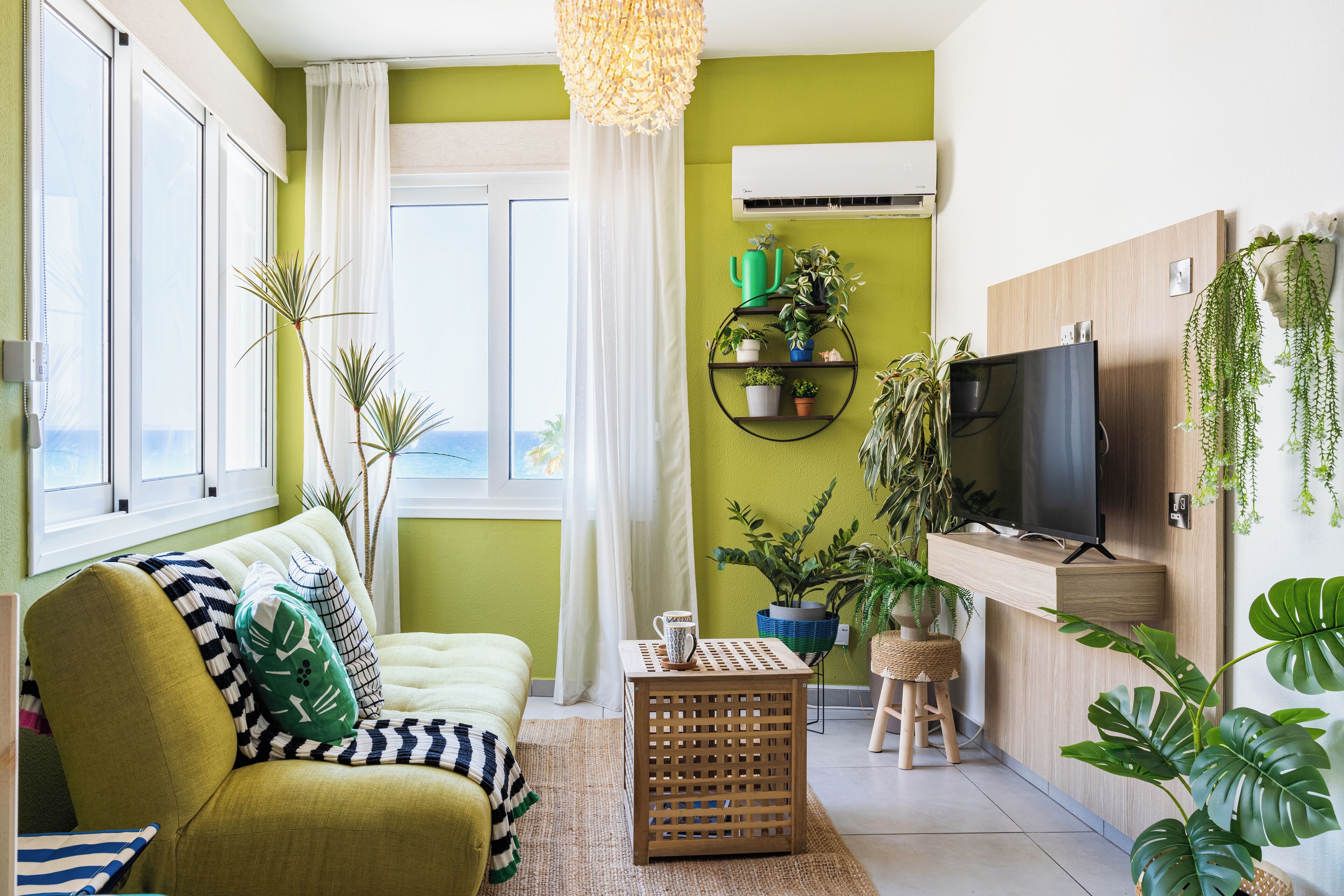Comfort-Apartment, 1 Doppelbett und Schlafsofa, Kochnische, Meerblick | Wohnbereich | Smart-TV, Netflix, Bücher, Streaming-Dienste