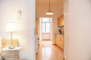 Basic Room | Private kitchen | Fridge, microwave, oven, stovetop - Modern Room Long Stay Central Vienna (Vienna)