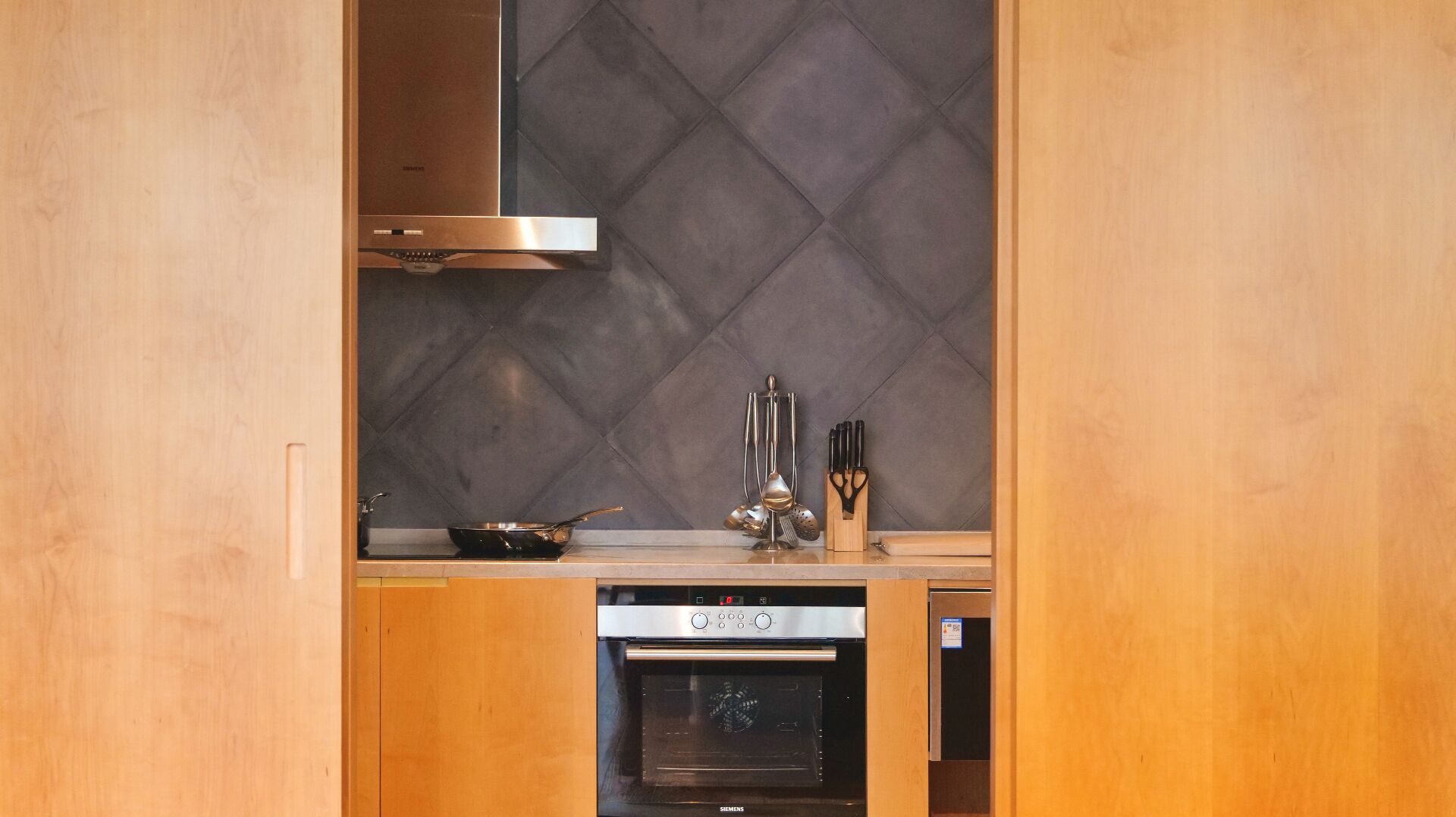 Studio Suite có thiết kế đặc sắc, quang cảnh resort | Bếp riêng