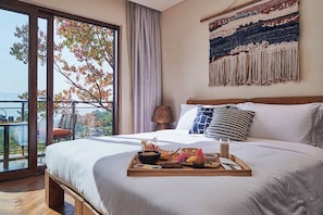 Lake View Villa- 3 Bedroom | Free WiFi - naked Water (Suzhou)