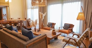 Luxury-Haus, Seeblick | Daunenbettdecken, Minibar, Schreibtisch, laptopgeeigneter Arbeitsplatz