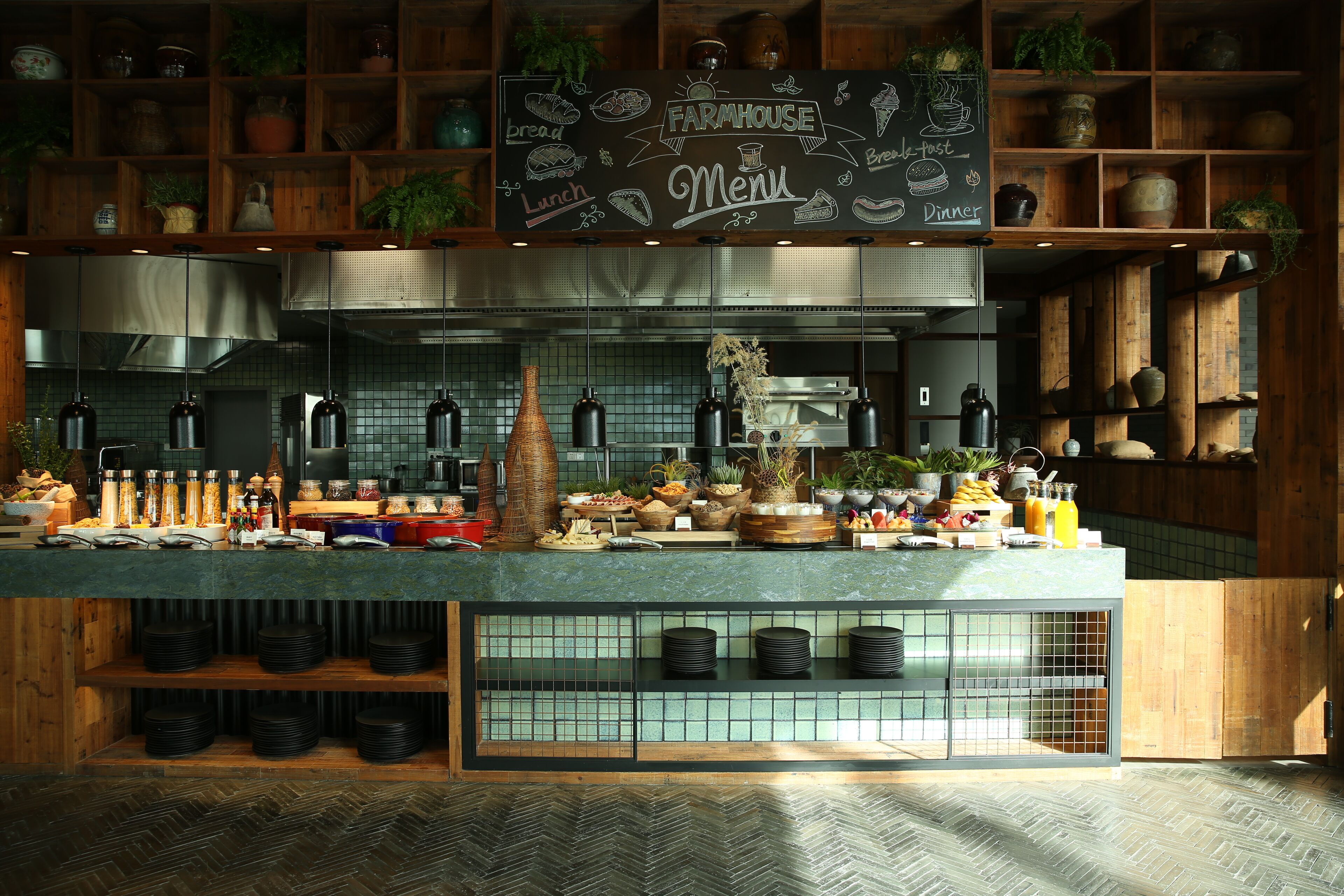 بوفيه فطور مجانًا يوميًا