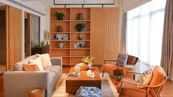 Studio Suite có thiết kế đặc sắc, quang cảnh resort | Khu phòng khách