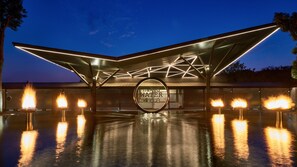 Hồ bơi trong nhà, hồ bơi ngoài trời 