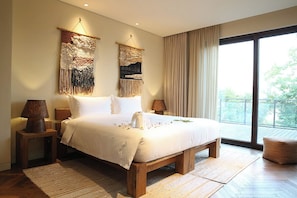 Down duvets, minibar, desk, laptop workspace - naked Water (Suzhou)