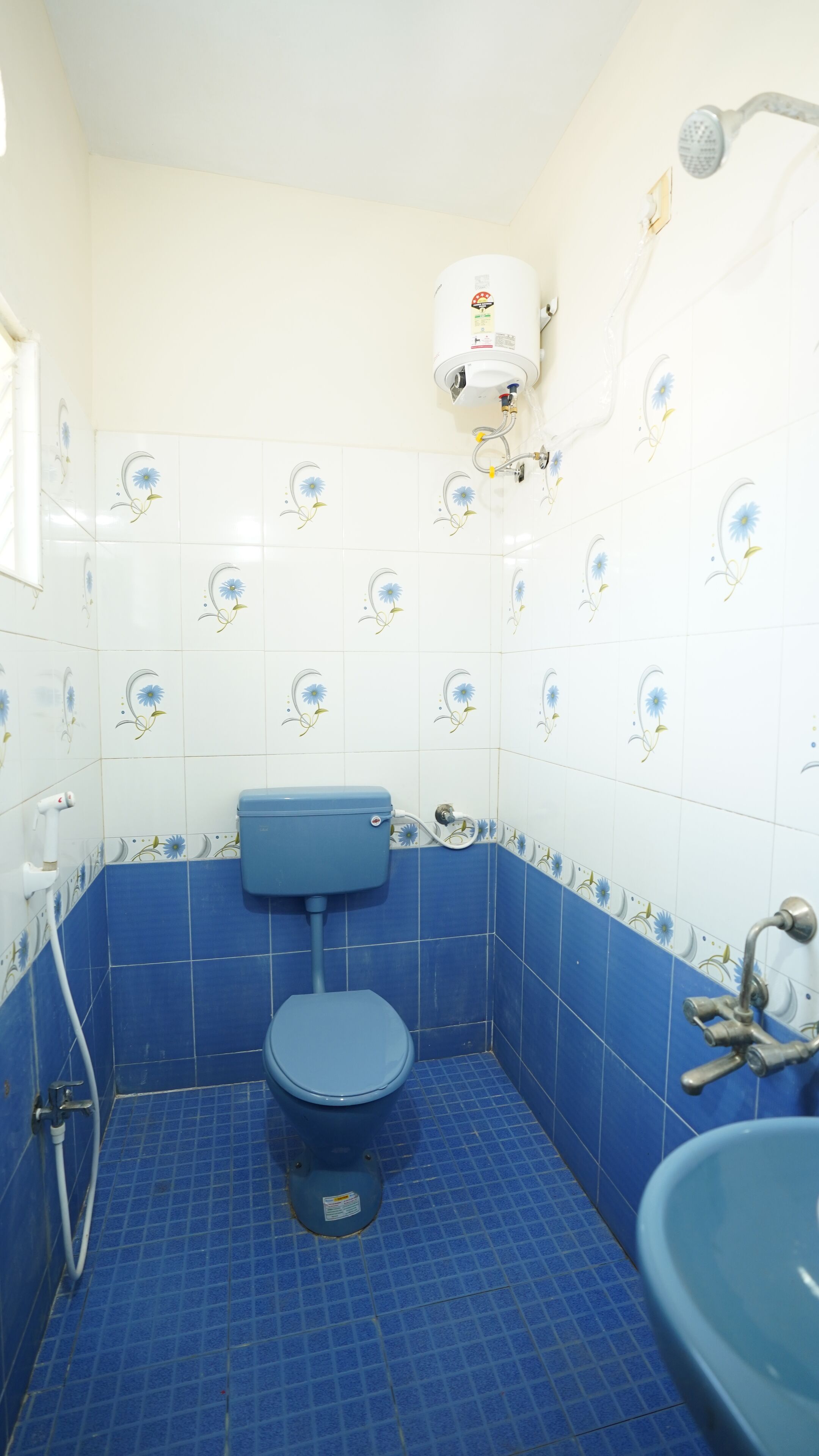 Chambre Deluxe double | Salle de bain | Douche, articles de toilette (gratuits), serviettes fournies, savon