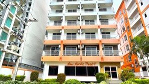 A multi-story building with balconies, air conditioning units, and a sign reading "New Nordic Trend 4". - Modern 1-bedroom Condo With Pool View - Nordic Trend 4, Pratumnak Hill (Pattaya)