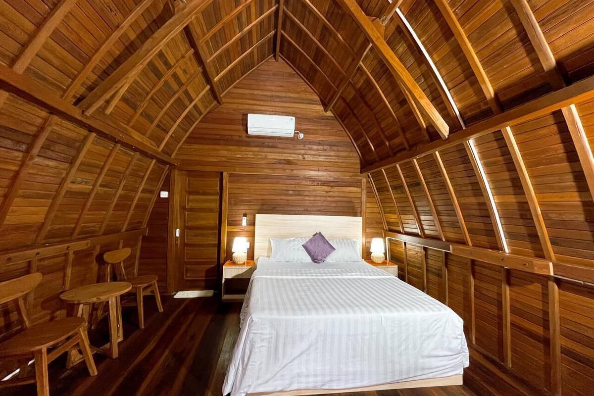 Basic-Doppelzimmer, Balkon, Blick auf den Innenhof | Verdunkelungsvorhänge, Bügeleisen/Bügelbrett, kostenloses WLAN