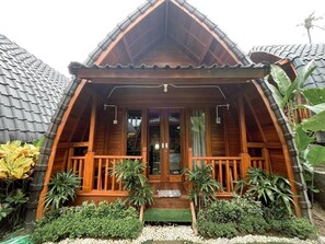 Basic Double Room, Balcony, Courtyard View | Exterior detail - De ravin village canggu (Canggu)