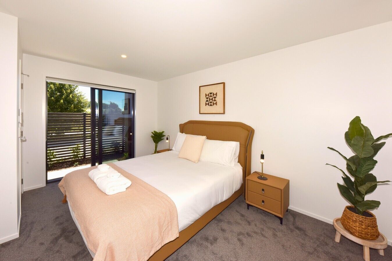 2 bedrooms, desk, iron/ironing board, WiFi