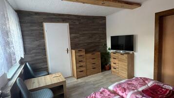 3 bedrooms, WiFi, bed sheets