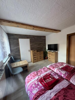 3 bedrooms, WiFi, bed sheets