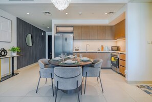 Deluxe Apartment, 2 Bedrooms, Balcony, City View | Private kitchen | Espresso maker - Burj Crown Residences - Downtown Dubai (Dubai)