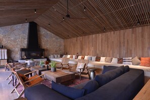 Private Pool & Jacuzzi Bungalow- 2 Bedroom | Interior - naked Hill (Nanjing)