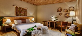 เนคเคด ฮิลล์