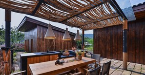 Hus – premier, bassengutsikt | Eget kjøkken | Høy barnestol