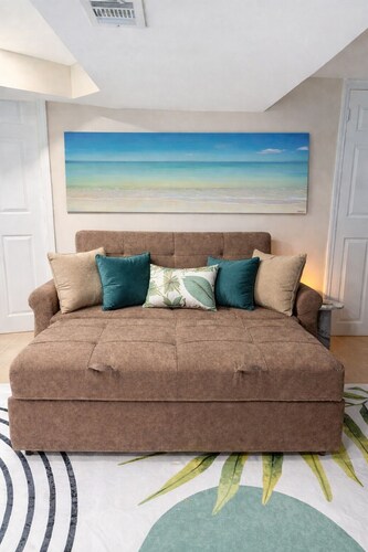 The Executive Luxe Retreat of Hewlett near JFK, Long Island Jewish Valley Stream