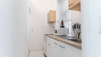 Basic-Apartment | Eigene Küche | Kühlschrank, Mikrowelle, Ofen, Herdplatte