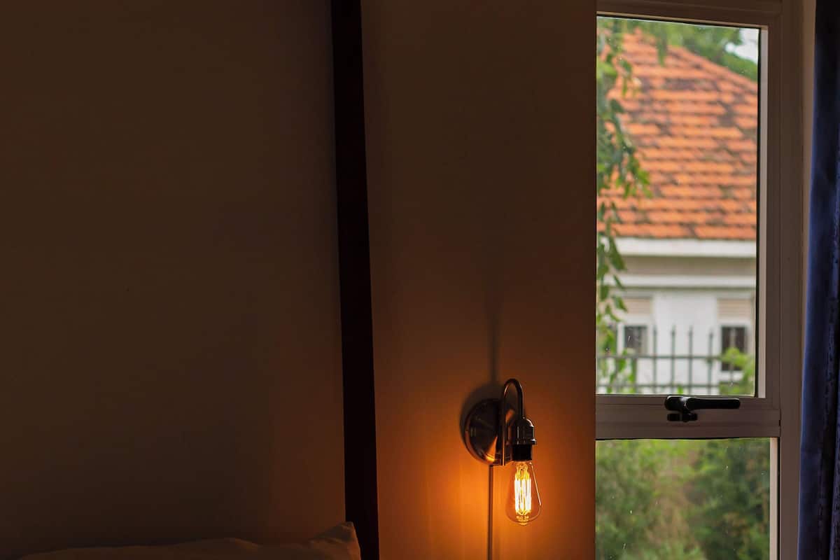 Classic-huvila, patio, näköala puutarhaan | Kannettavalle tietokoneelle sopiva työtila, silitysrauta/-lauta