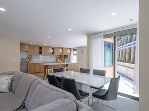 Interior - Architectural Retreat in Prestigious Whanganui (Whanganui, Omatatea)