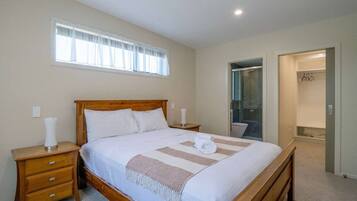 4 bedrooms, desk, iron/ironing board, travel cot