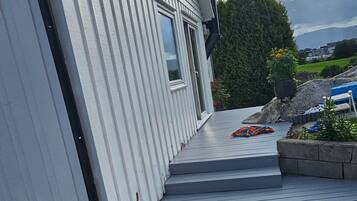 Felles sovesal, 2 soverom, røyk, terrasse | Terrasse/patio