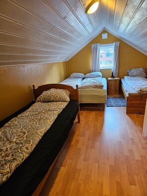 Gemeinsamer Schlafsaal, 2 Schlafzimmer, Raucher, Terrasse | 2 Schlafzimmer