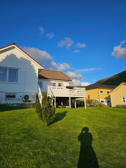 Room-charming and Cozy House in Vindafjo