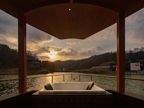 Romanttinen mökki, patio, järvinäköala | Ulkoalueet