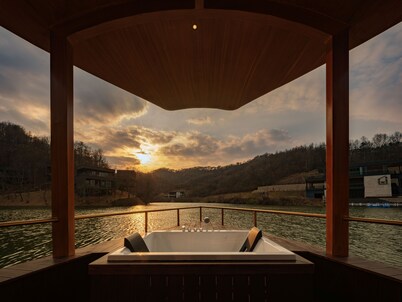 naked Home GRAND Ginkgo Valley