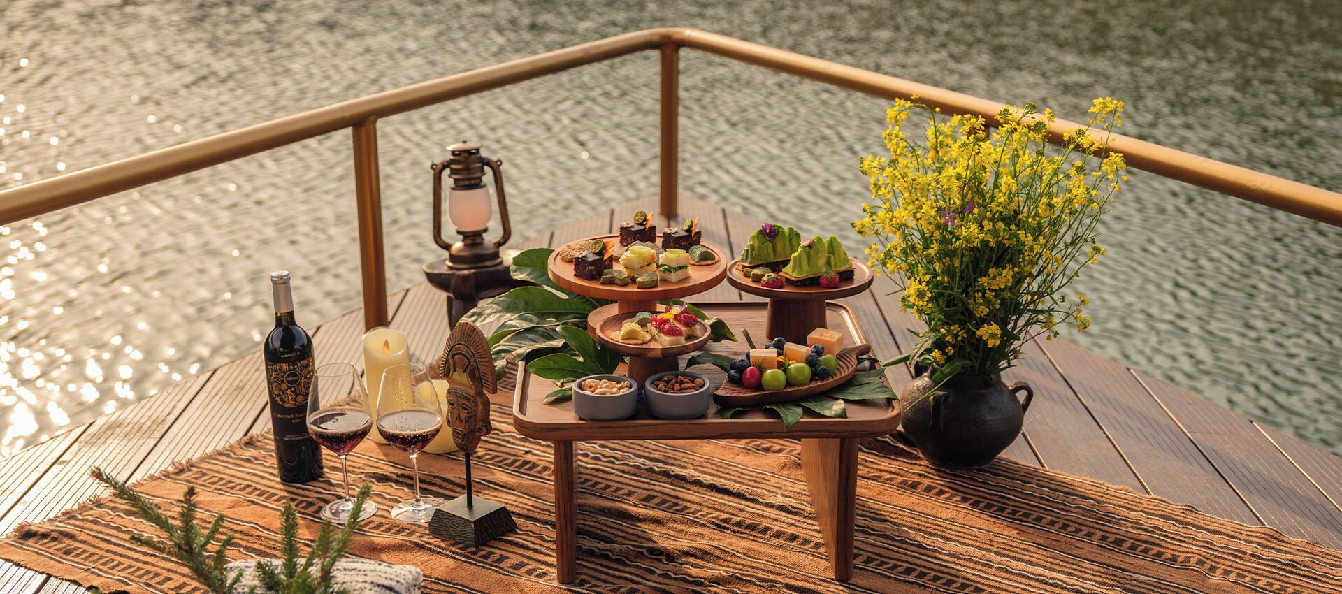 بوفيه فطور مجانًا يوميًا