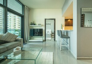 TV - Stylish 2BR in Merano Tower Business Bay (Dubai)
