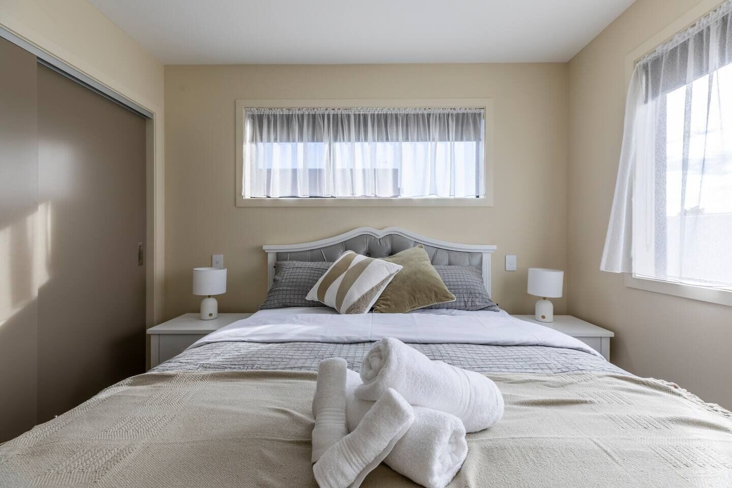 3 bedrooms, desk, iron/ironing board, travel crib