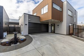 Exterior - Stylish 3 bedroom home in Palmerston North (West End, Palmerston North)