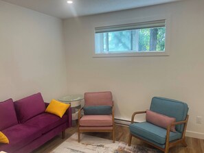 Living area - Royal Suite in Beautiful new House (Regina)