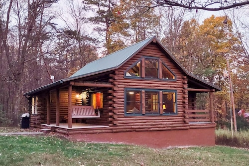 Motorsports, Lake Days & Hikes! Cabin in Waterfall