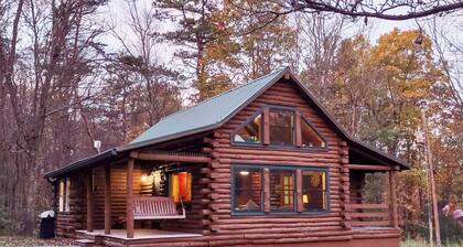 Motorsports, Lake Days & Hikes! Cabin in Waterfall