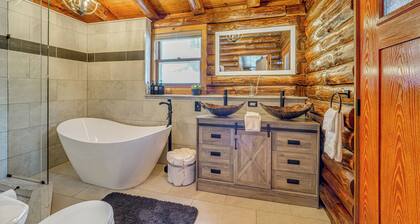Motorsports, Lake Days & Hikes! Cabin in Waterfall