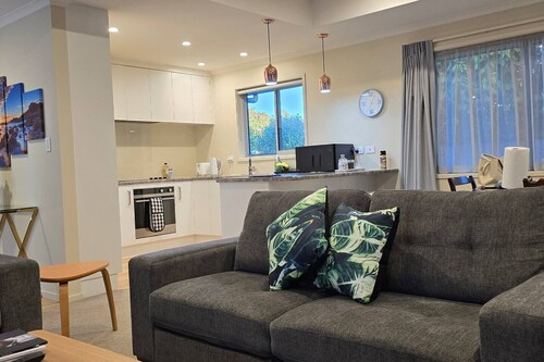 3 Bedroom home in Palmerston North + BBQ + Sky Tv