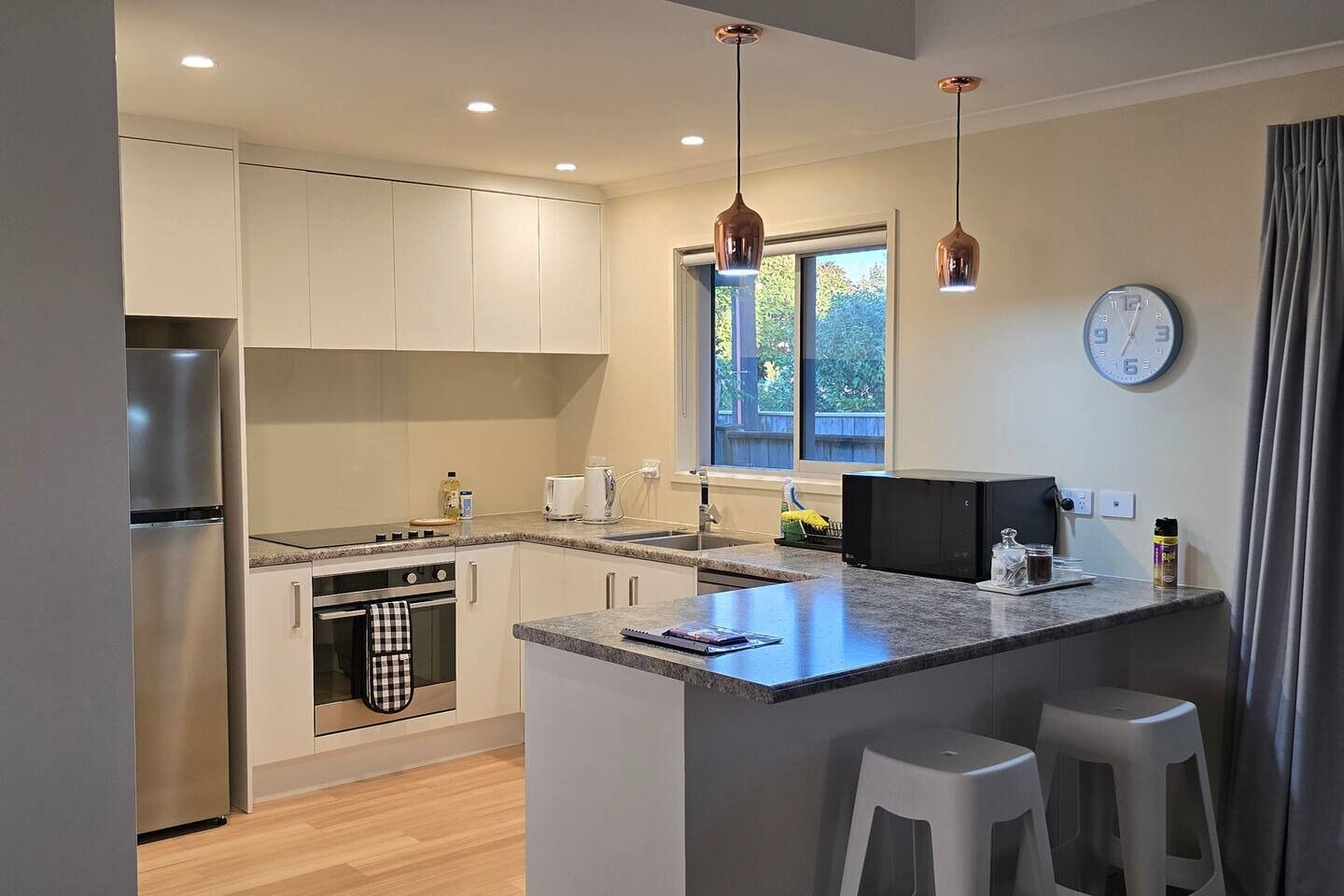 Refrigerador, microondas, horno, placa de cocina