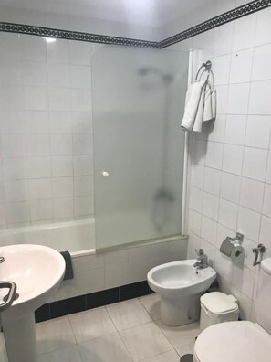 Gratis toalettartiklar, tvål, schampo och toalettpapper